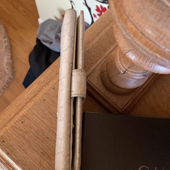 Gucci wallet with original box - Picture 9 of 17